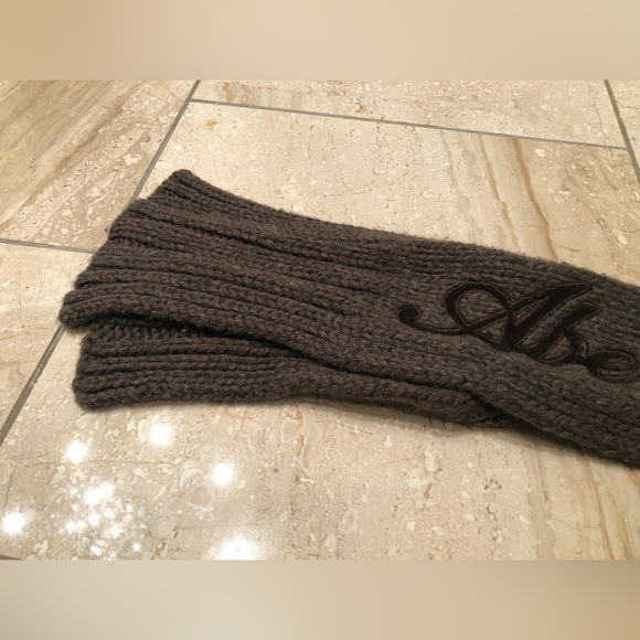 Abercrombie & Fitch scarf - Picture 3 of 7